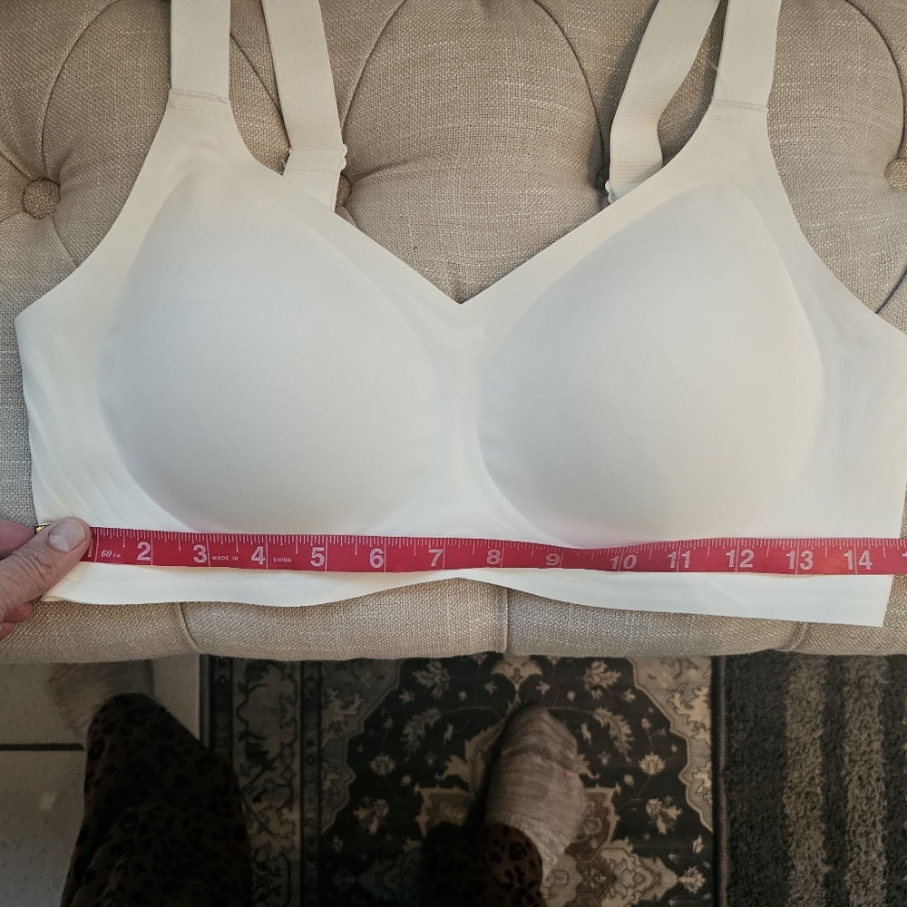 Women's White Comfy Wireless Bra! Size Large! Worn Once!